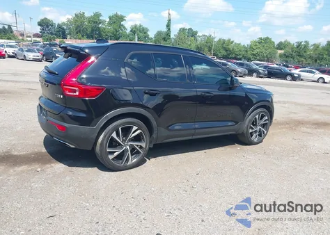 2020 Volvo Xc40 T5 R-Design z USA, uszkodzony, nr VIN YV4162UM3L2318762